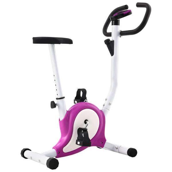 Bicicleta estática con resistencia de correa morada.